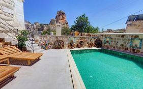 Capp Royal Cave Hotel